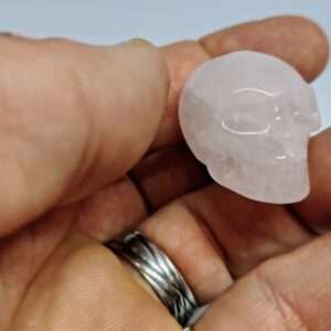Crâne de cristal en quartz rose